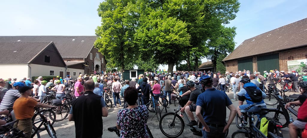 20 Jahre Tour de Flur: Wenn 800 Räder auf tausende Flügel treffen 2 20250601 111702 1