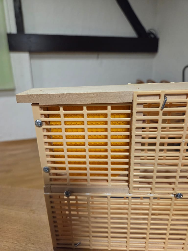 Varroa-Kontrolle ohne Chemie: Wie die „VaKoFang“-Methode die Imkerei revolutioniert 5 20251129 163433